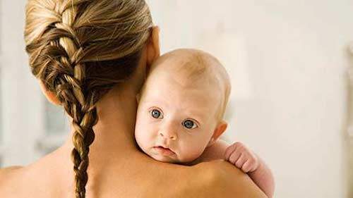 vypadávání vlasů u žen po porodu